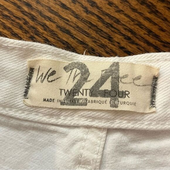 We the Free Maggie Mid-Rise Shorts Optic White Size 24 Destroyed Distressed Jean - Picture 7 of 8